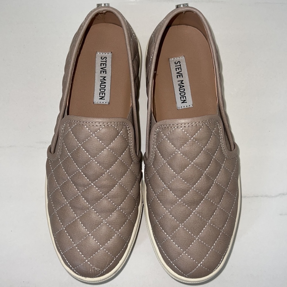 Tan Steve Madden Fashion Slip Ons with Quilted Pattern Size 8.5 - Picture 3 of 6